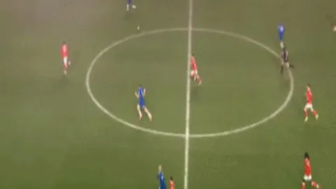 黄晓明爱妻叶珂诞下女儿，产女喜讯引爆网络热议，评论数突破43条！